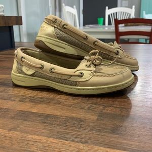 Woman’s Sperry Topsider 5M